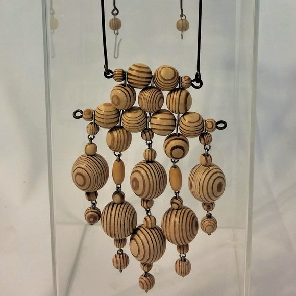 Jewelry - Vintage wooden bead necklace